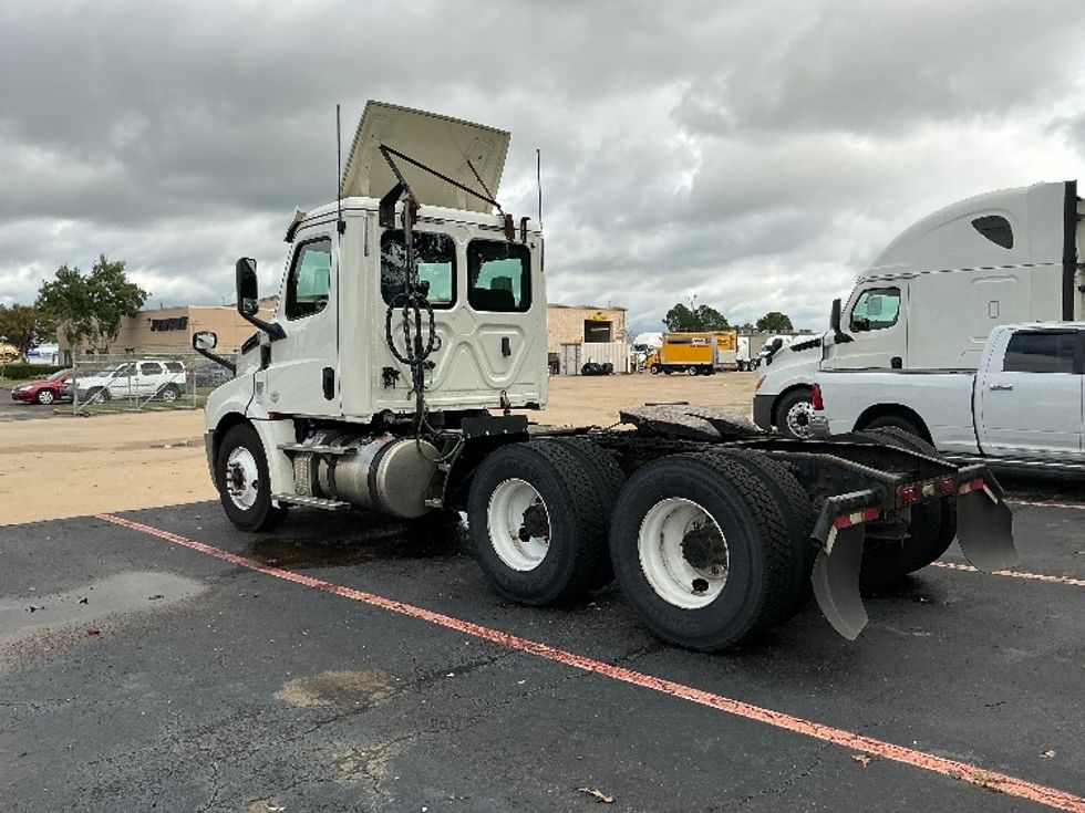 Day Cab Tractor-Heavy Duty Tractors-Freightliner-2019-T12664ST-Olive Branch-MS-590,524\n\t\tmiles-$ 31,750 - Image 5