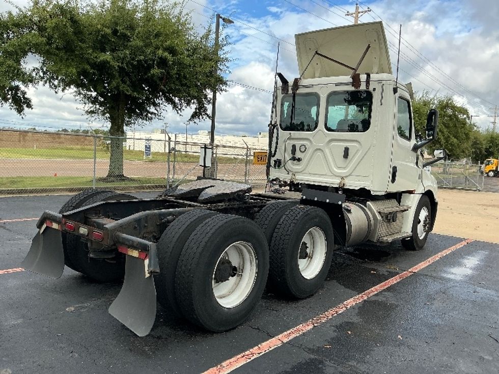 Day Cab Tractor-Heavy Duty Tractors-Freightliner-2019-T12664ST-Olive Branch-MS-590,524\n\t\tmiles-$ 31,750 - Image 7