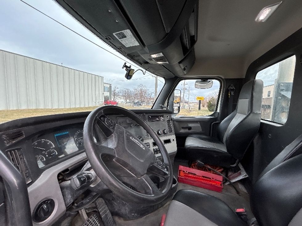 Day Cab Tractor-Heavy Duty Tractors-Freightliner-2019-T12664ST-Omaha-NE-351,419\n\t\tmiles-$ 48,500 - Image 10