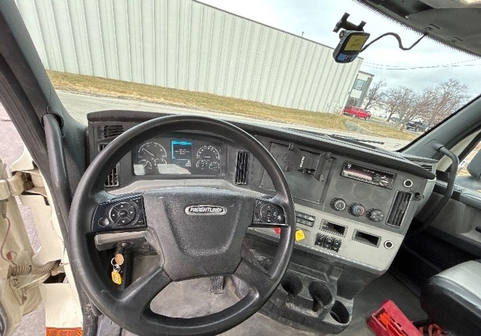 Day Cab Tractor-Heavy Duty Tractors-Freightliner-2019-T12664ST-Omaha-NE-351,419\n\t\tmiles-$ 48,500 - Image 11