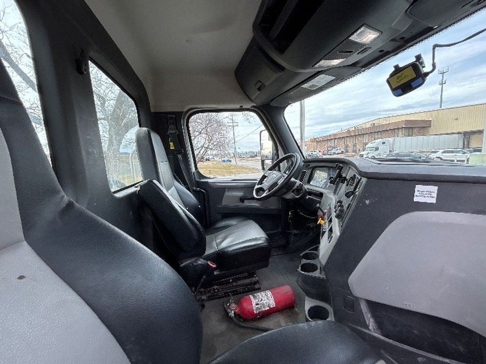 Day Cab Tractor-Heavy Duty Tractors-Freightliner-2019-T12664ST-Omaha-NE-351,419\n\t\tmiles-$ 48,500 - Image 14