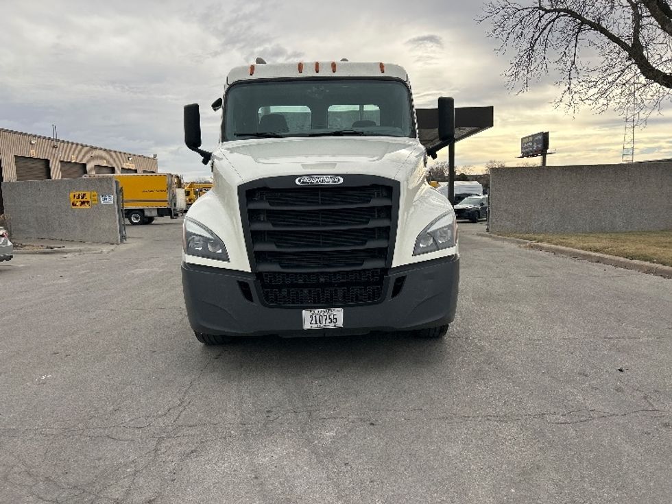 Day Cab Tractor-Heavy Duty Tractors-Freightliner-2019-T12664ST-Omaha-NE-351,419\n\t\tmiles-$ 48,500 - Image 2