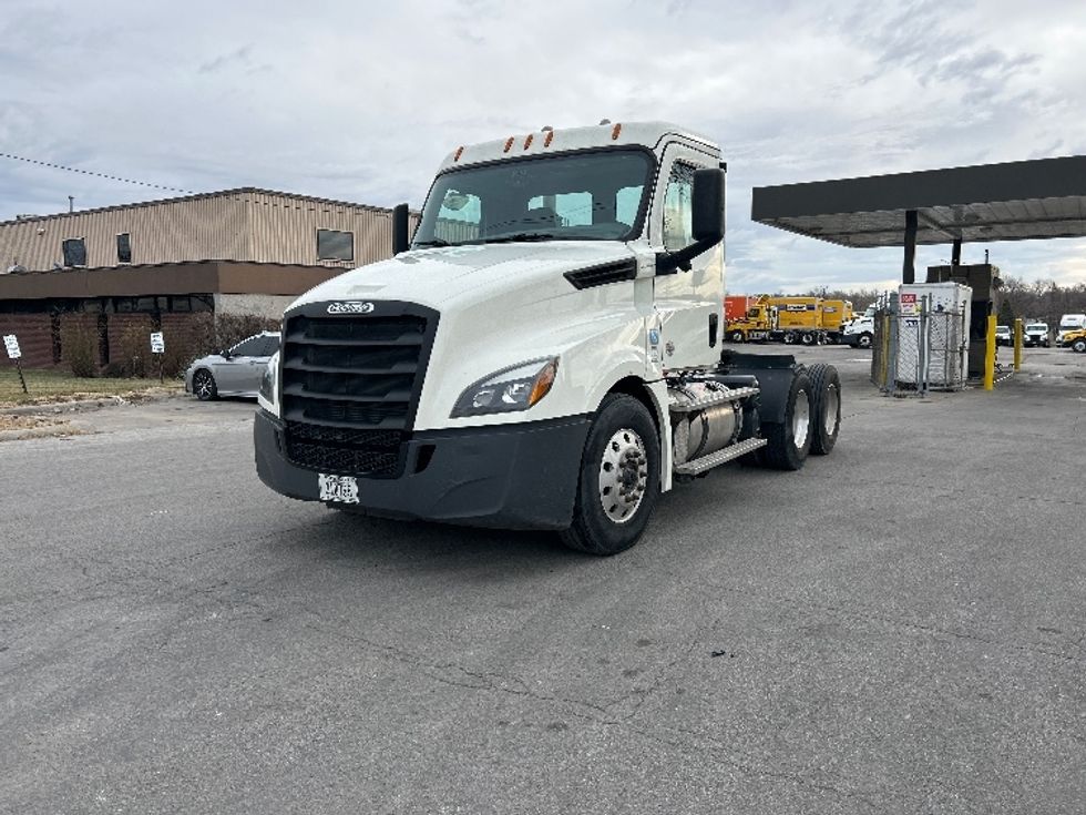 Day Cab Tractor-Heavy Duty Tractors-Freightliner-2019-T12664ST-Omaha-NE-351,419\n\t\tmiles-$ 48,500 - Image 3