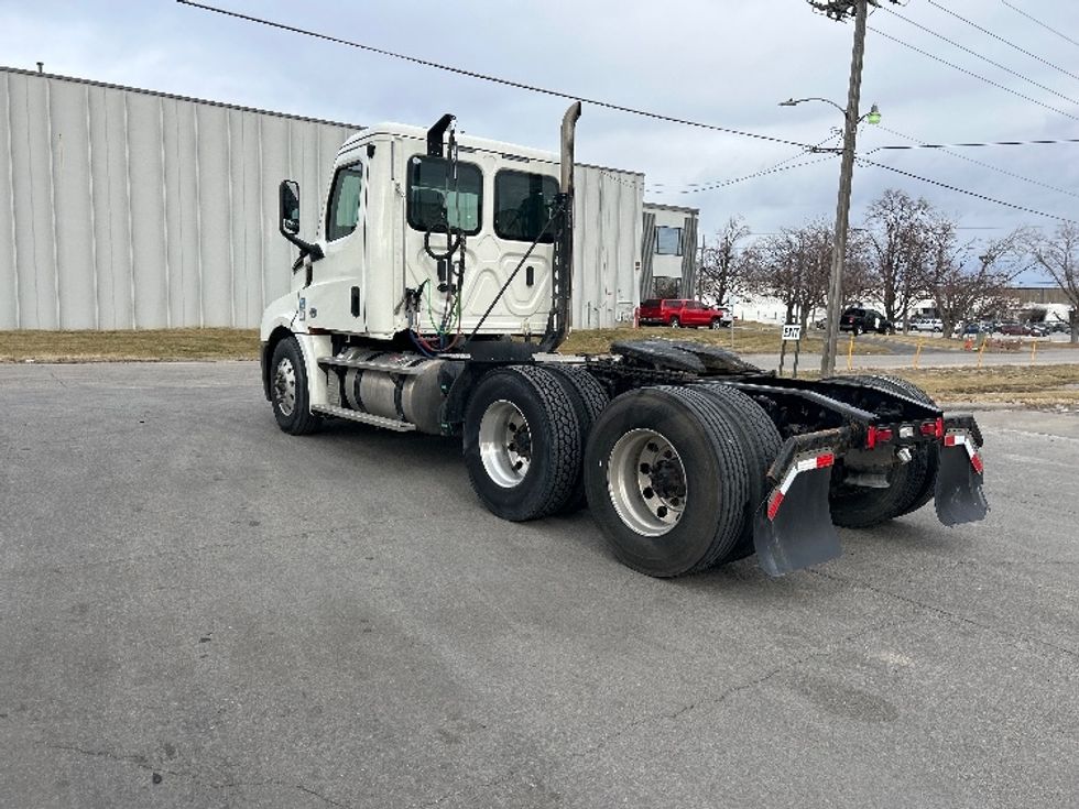 Day Cab Tractor-Heavy Duty Tractors-Freightliner-2019-T12664ST-Omaha-NE-351,419\n\t\tmiles-$ 48,500 - Image 5
