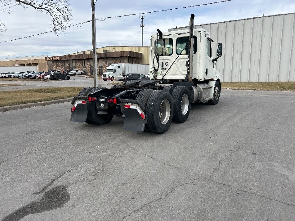 Day Cab Tractor-Heavy Duty Tractors-Freightliner-2019-T12664ST-Omaha-NE-351,419\n\t\tmiles-$ 48,500 - Image 7