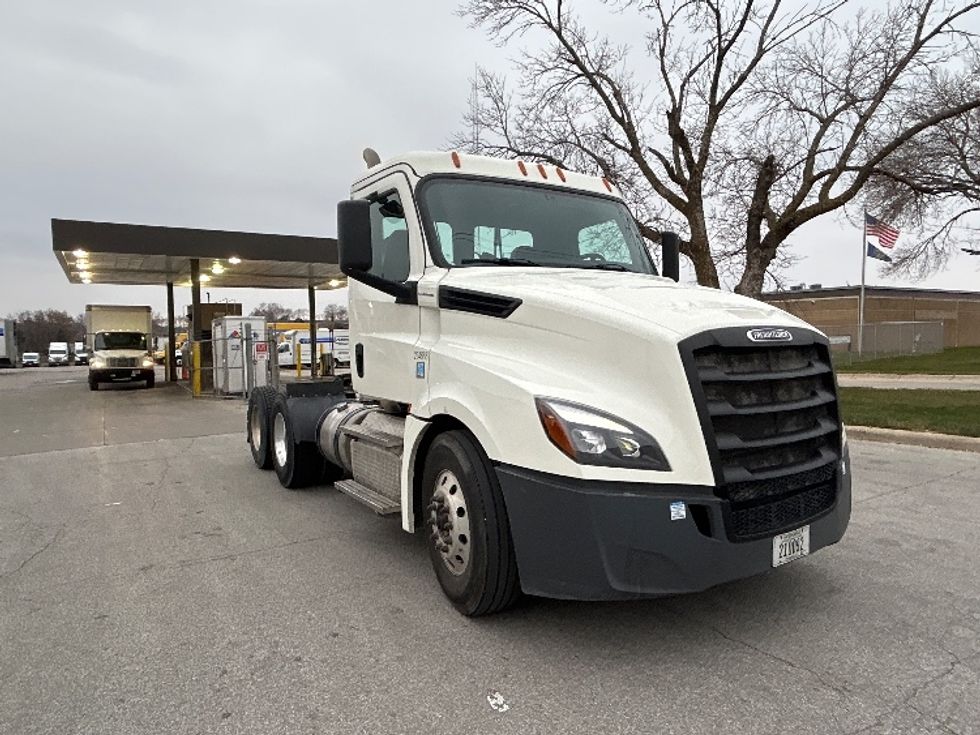 Day Cab Tractor-Heavy Duty Tractors-Freightliner-2019-T12664ST-Omaha-NE-385,144\n\t\tmiles-$ 47,750 - Image 1
