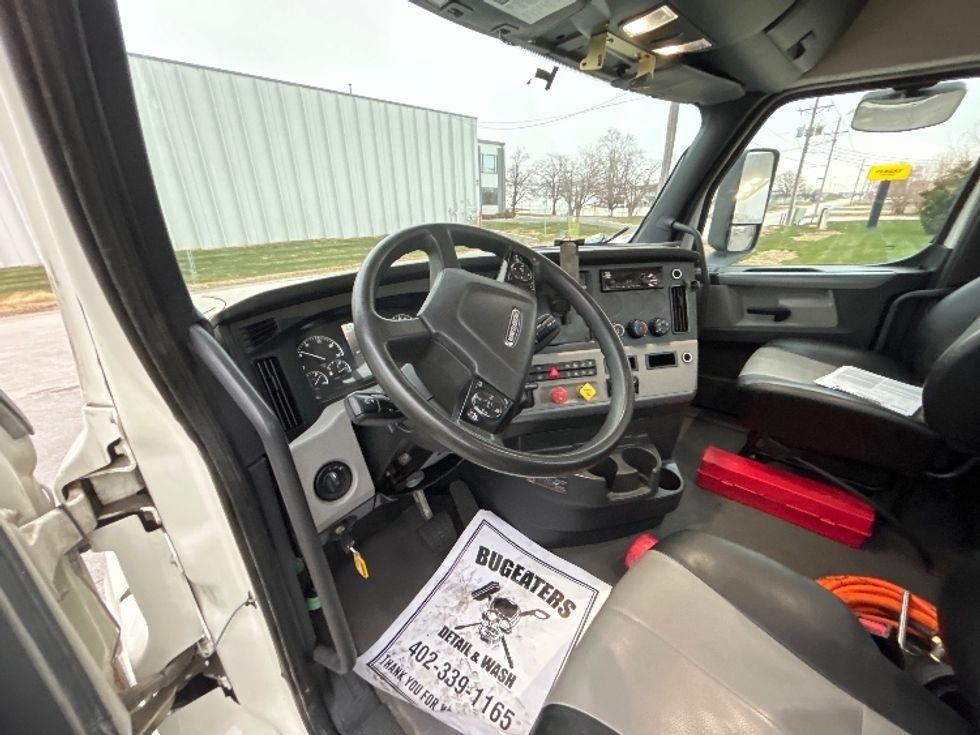 Day Cab Tractor-Heavy Duty Tractors-Freightliner-2019-T12664ST-Omaha-NE-385,144\n\t\tmiles-$ 47,750 - Image 10