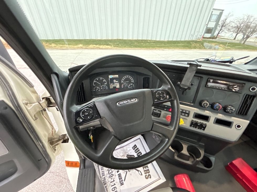 Day Cab Tractor-Heavy Duty Tractors-Freightliner-2019-T12664ST-Omaha-NE-385,144\n\t\tmiles-$ 47,750 - Image 11