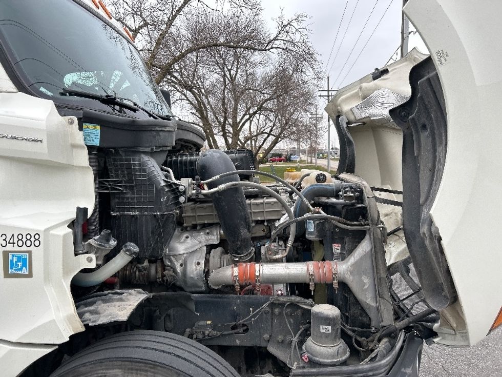 Day Cab Tractor-Heavy Duty Tractors-Freightliner-2019-T12664ST-Omaha-NE-385,144\n\t\tmiles-$ 47,750 - Image 15