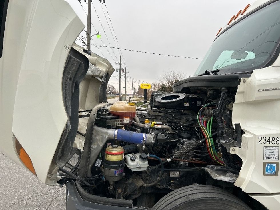 Day Cab Tractor-Heavy Duty Tractors-Freightliner-2019-T12664ST-Omaha-NE-385,144\n\t\tmiles-$ 47,750 - Image 16