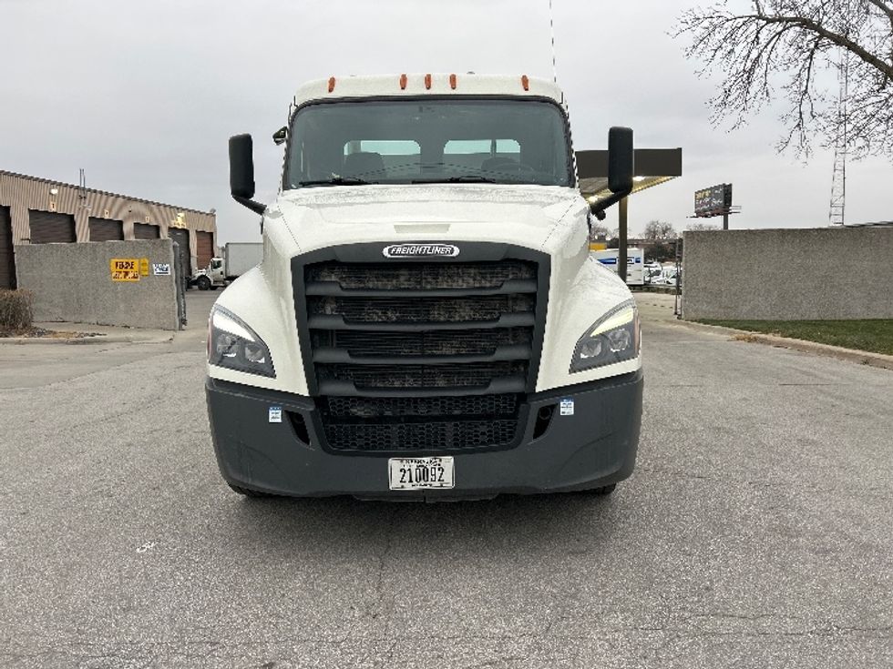 Day Cab Tractor-Heavy Duty Tractors-Freightliner-2019-T12664ST-Omaha-NE-385,144\n\t\tmiles-$ 47,750 - Image 2