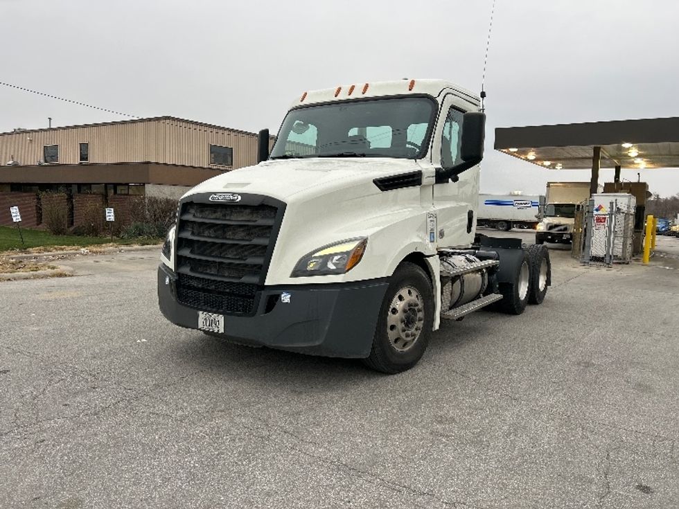 Day Cab Tractor-Heavy Duty Tractors-Freightliner-2019-T12664ST-Omaha-NE-385,144\n\t\tmiles-$ 47,750 - Image 3