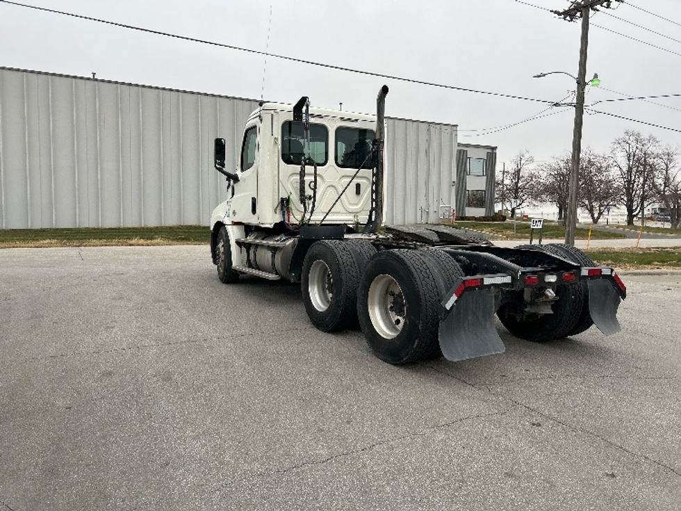 Day Cab Tractor-Heavy Duty Tractors-Freightliner-2019-T12664ST-Omaha-NE-385,144\n\t\tmiles-$ 47,750 - Image 5