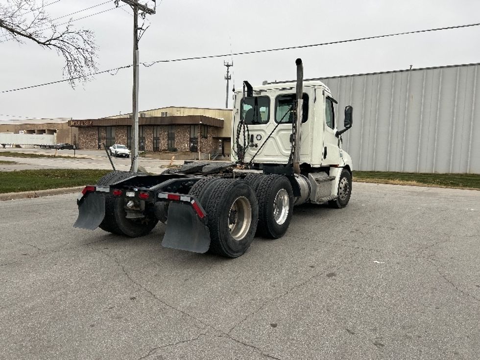 Day Cab Tractor-Heavy Duty Tractors-Freightliner-2019-T12664ST-Omaha-NE-385,144\n\t\tmiles-$ 47,750 - Image 7