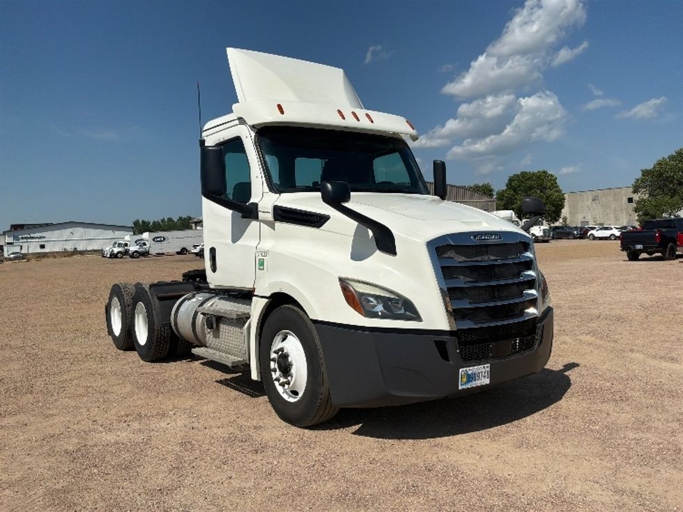 Day Cab Tractor-Heavy Duty Tractors-Freightliner-2019-T12664ST-Omaha-NE-705,974\n\t\tmiles-$ 21,500 - Image 1