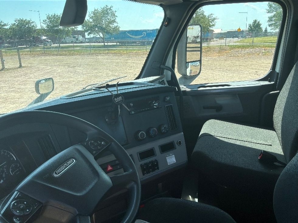 Day Cab Tractor-Heavy Duty Tractors-Freightliner-2019-T12664ST-Omaha-NE-705,974\n\t\tmiles-$ 21,500 - Image 10