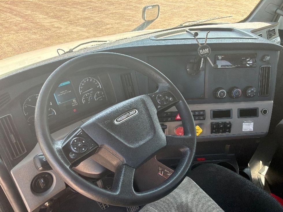 Day Cab Tractor-Heavy Duty Tractors-Freightliner-2019-T12664ST-Omaha-NE-705,974\n\t\tmiles-$ 21,500 - Image 11