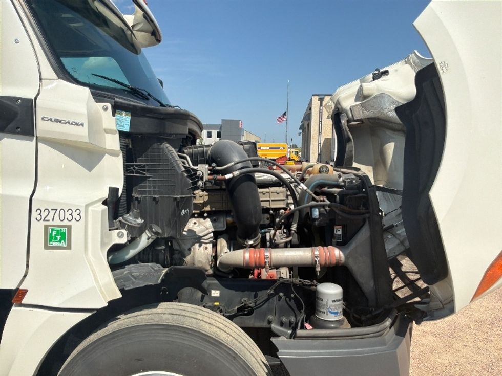 Day Cab Tractor-Heavy Duty Tractors-Freightliner-2019-T12664ST-Omaha-NE-705,974\n\t\tmiles-$ 21,500 - Image 15
