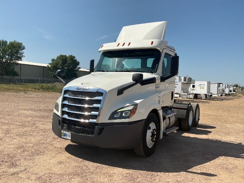 Day Cab Tractor-Heavy Duty Tractors-Freightliner-2019-T12664ST-Omaha-NE-705,974\n\t\tmiles-$ 21,500 - Image 3