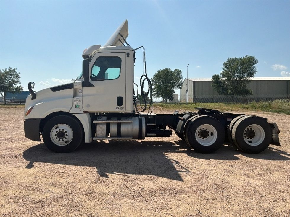 Day Cab Tractor-Heavy Duty Tractors-Freightliner-2019-T12664ST-Omaha-NE-705,974\n\t\tmiles-$ 21,500 - Image 4