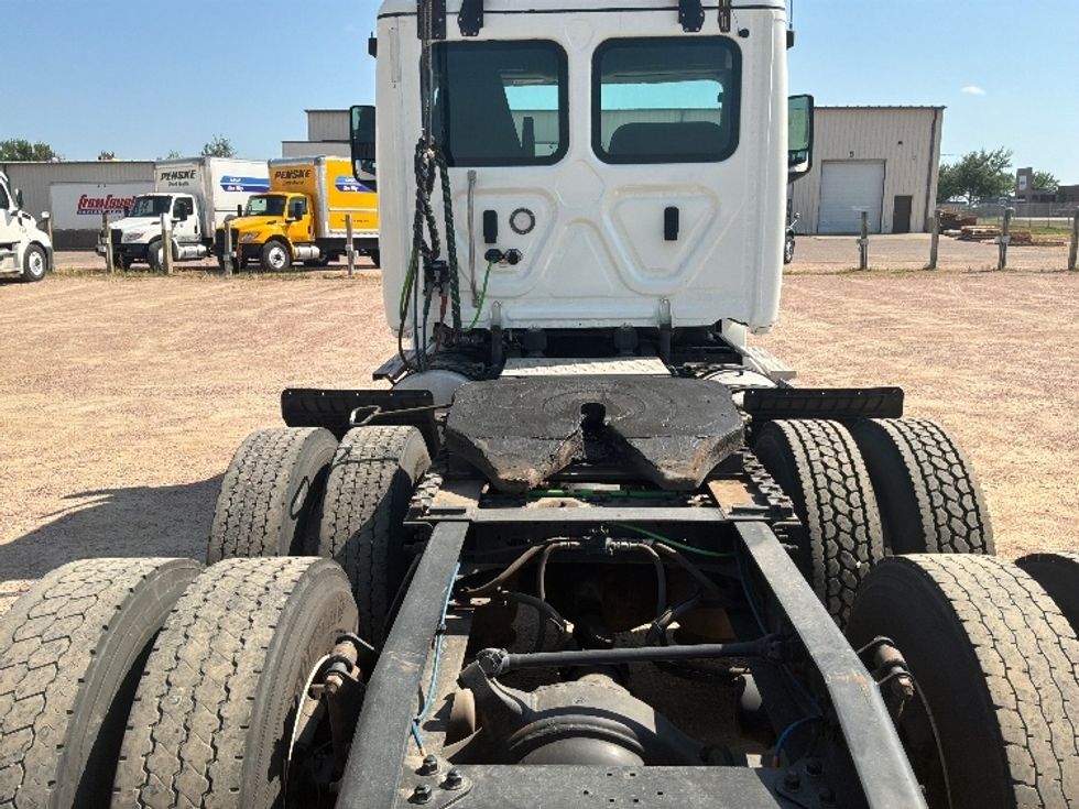 Day Cab Tractor-Heavy Duty Tractors-Freightliner-2019-T12664ST-Omaha-NE-705,974\n\t\tmiles-$ 21,500 - Image 6