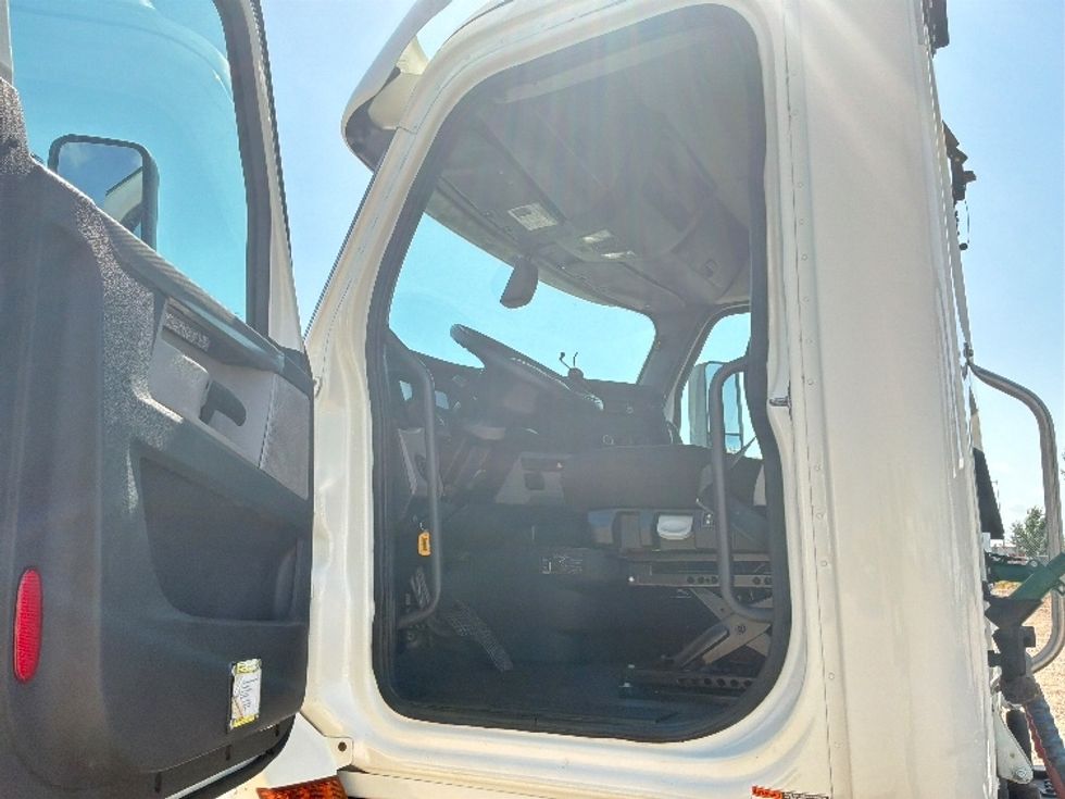 Day Cab Tractor-Heavy Duty Tractors-Freightliner-2019-T12664ST-Omaha-NE-705,974\n\t\tmiles-$ 21,500 - Image 9