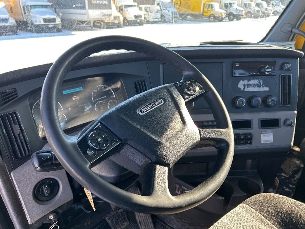 Day Cab Tractor-Heavy Duty Tractors-Freightliner-2019-T12664ST-Ottawa-ON-562,910\n\t\tkm-$ 20,000 - Image 10