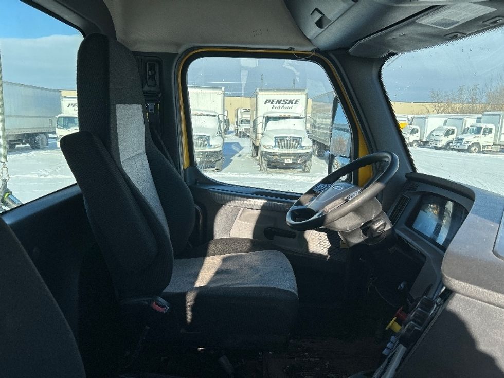 Day Cab Tractor-Heavy Duty Tractors-Freightliner-2019-T12664ST-Ottawa-ON-562,910\n\t\tkm-$ 20,000 - Image 14