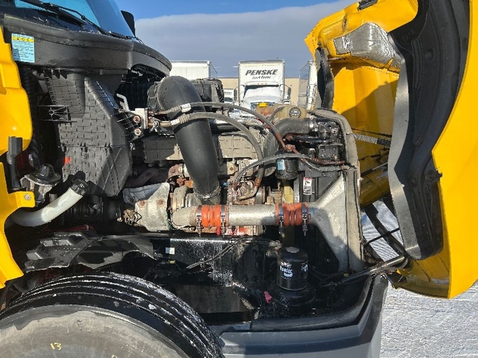 Day Cab Tractor-Heavy Duty Tractors-Freightliner-2019-T12664ST-Ottawa-ON-562,910\n\t\tkm-$ 20,000 - Image 15