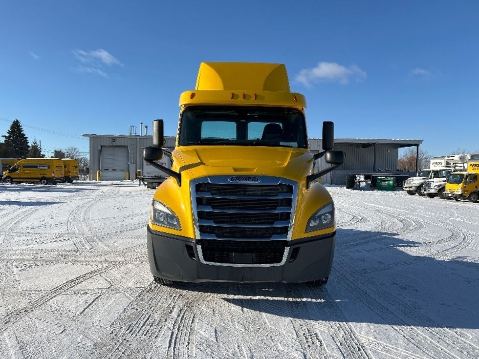 Day Cab Tractor-Heavy Duty Tractors-Freightliner-2019-T12664ST-Ottawa-ON-562,910\n\t\tkm-$ 20,000 - Image 2