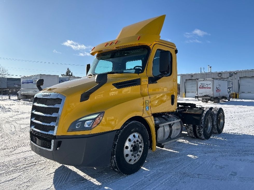 Day Cab Tractor-Heavy Duty Tractors-Freightliner-2019-T12664ST-Ottawa-ON-562,910\n\t\tkm-$ 20,000 - Image 3