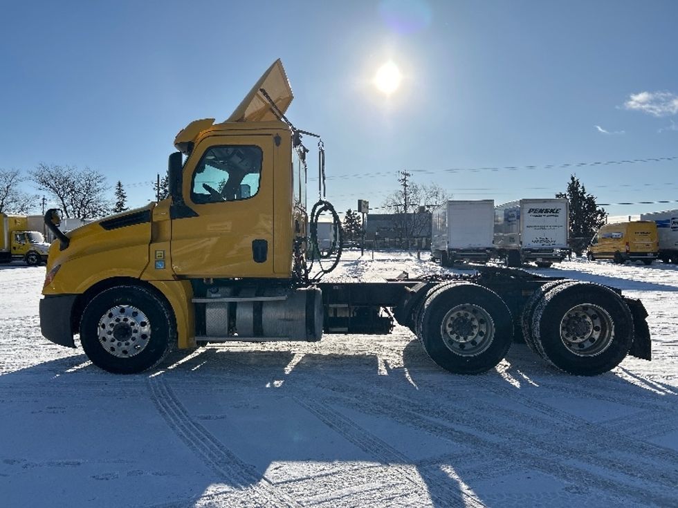 Day Cab Tractor-Heavy Duty Tractors-Freightliner-2019-T12664ST-Ottawa-ON-562,910\n\t\tkm-$ 20,000 - Image 4