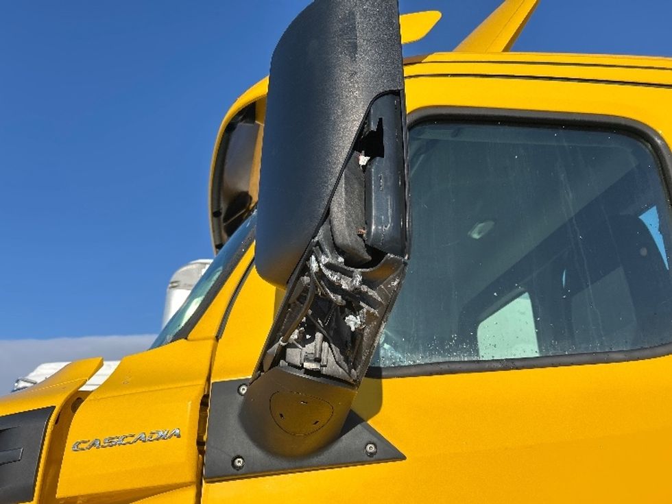 Day Cab Tractor-Heavy Duty Tractors-Freightliner-2019-T12664ST-Ottawa-ON-562,910\n\t\tkm-$ 52,000 - Image 17