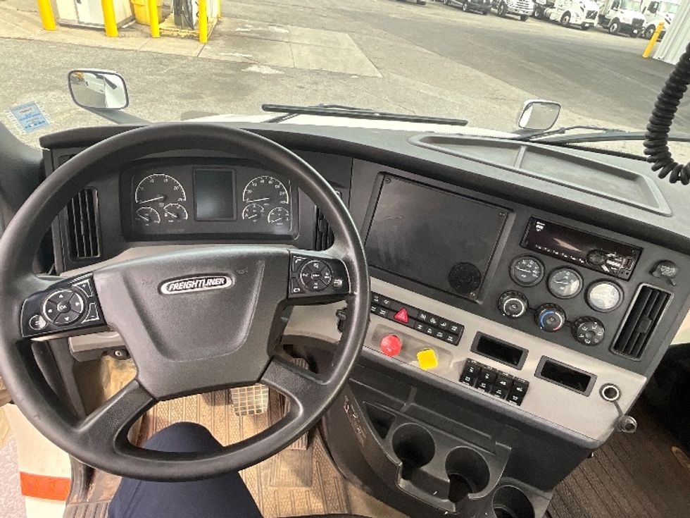 Day Cab Tractor-Heavy Duty Tractors-Freightliner-2019-T12664ST-Ottawa-ON-575,200\n\t\tkm-$ 61,250 - Image 11