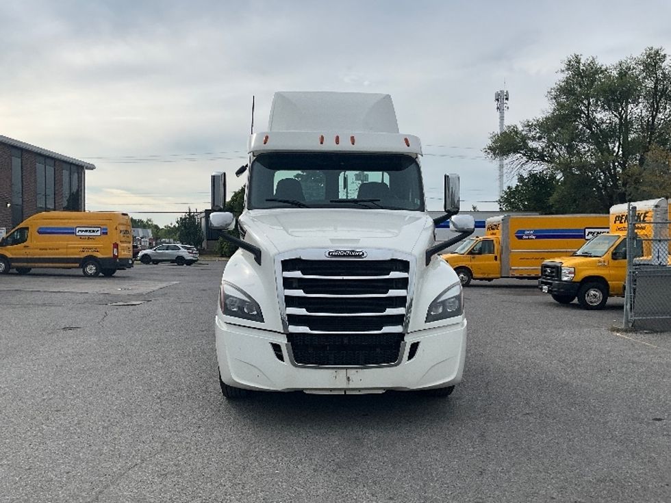 Day Cab Tractor-Heavy Duty Tractors-Freightliner-2019-T12664ST-Ottawa-ON-575,200\n\t\tkm-$ 61,250 - Image 2
