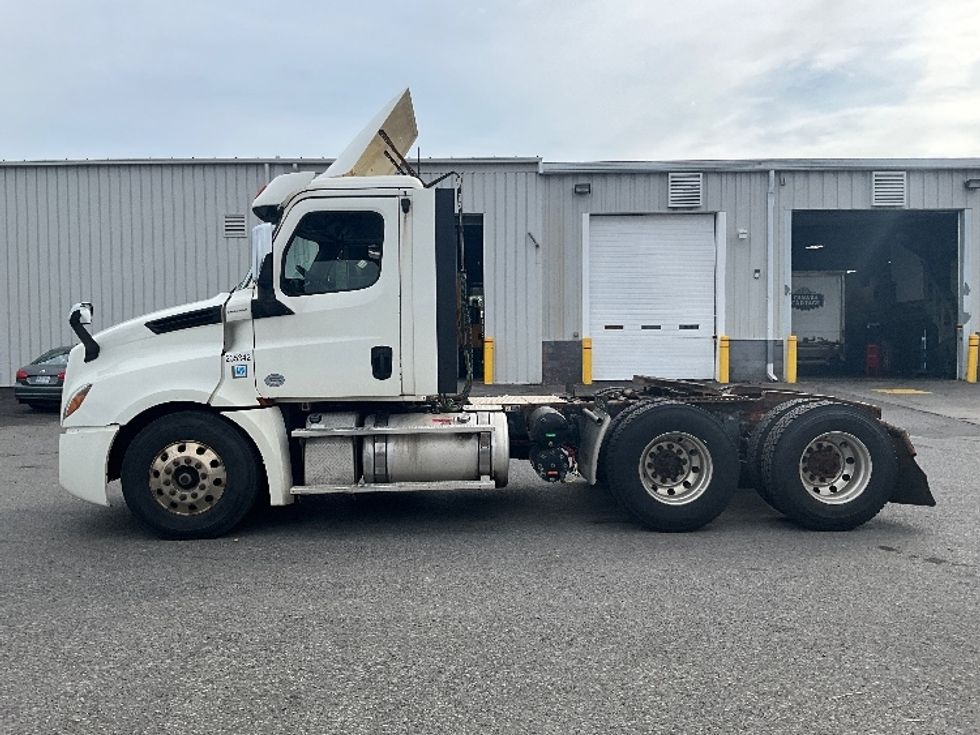 Day Cab Tractor-Heavy Duty Tractors-Freightliner-2019-T12664ST-Ottawa-ON-575,200\n\t\tkm-$ 61,250 - Image 4