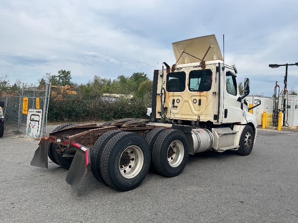Day Cab Tractor-Heavy Duty Tractors-Freightliner-2019-T12664ST-Ottawa-ON-575,200\n\t\tkm-$ 61,250 - Image 7