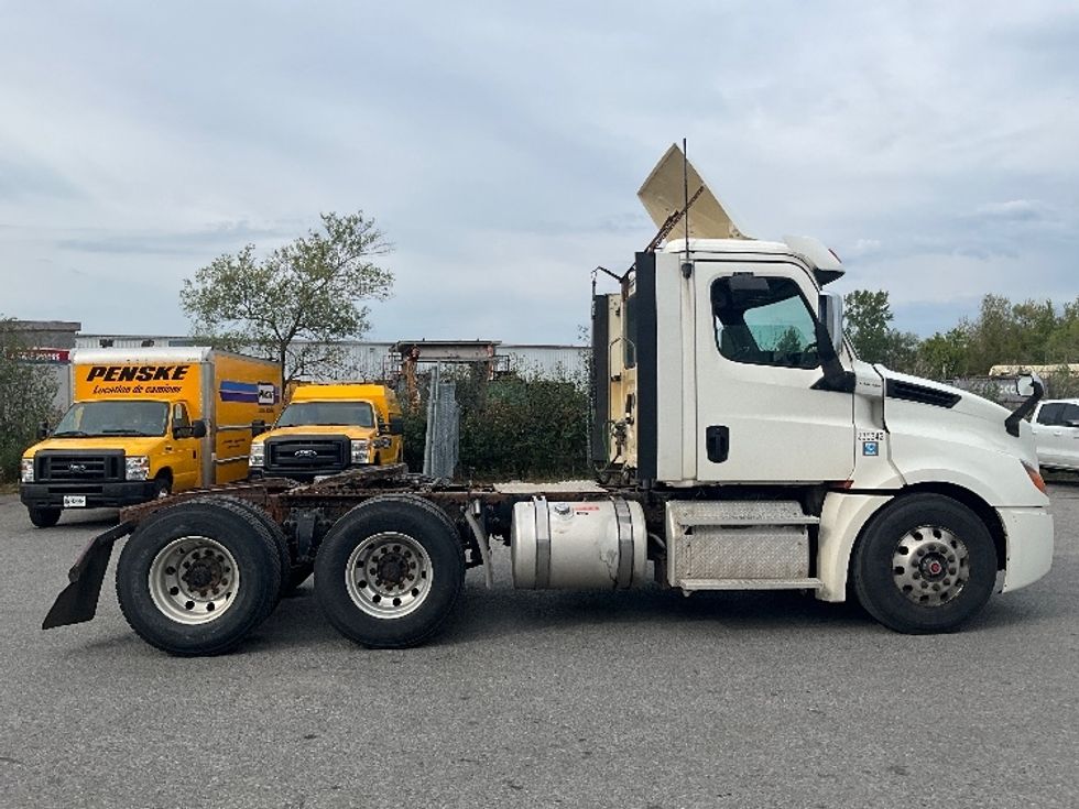 Day Cab Tractor-Heavy Duty Tractors-Freightliner-2019-T12664ST-Ottawa-ON-575,200\n\t\tkm-$ 61,250 - Image 8