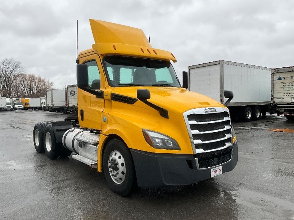 Day Cab Tractor-Heavy Duty Tractors-Freightliner-2019-T12664ST-Ottawa-ON-683,947\n\t\tkm-$ 47,750 - Image 1