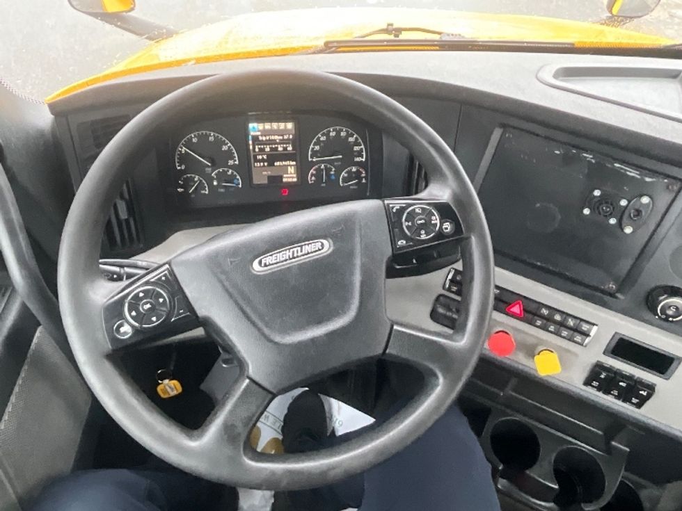 Day Cab Tractor-Heavy Duty Tractors-Freightliner-2019-T12664ST-Ottawa-ON-683,947\n\t\tkm-$ 47,750 - Image 11