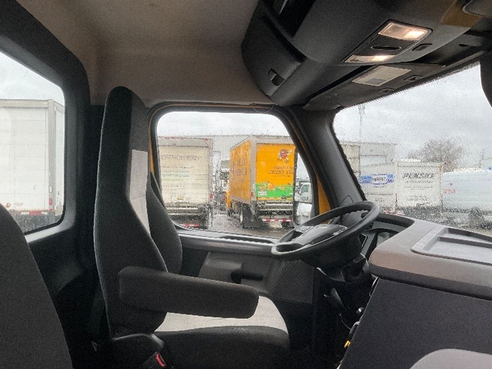 Day Cab Tractor-Heavy Duty Tractors-Freightliner-2019-T12664ST-Ottawa-ON-683,947\n\t\tkm-$ 47,750 - Image 14