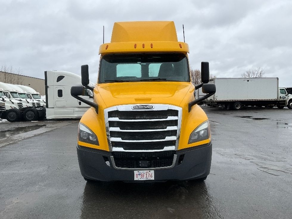 Day Cab Tractor-Heavy Duty Tractors-Freightliner-2019-T12664ST-Ottawa-ON-683,947\n\t\tkm-$ 47,750 - Image 2