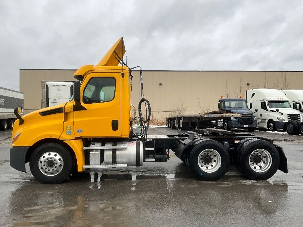 Day Cab Tractor-Heavy Duty Tractors-Freightliner-2019-T12664ST-Ottawa-ON-683,947\n\t\tkm-$ 47,750 - Image 4