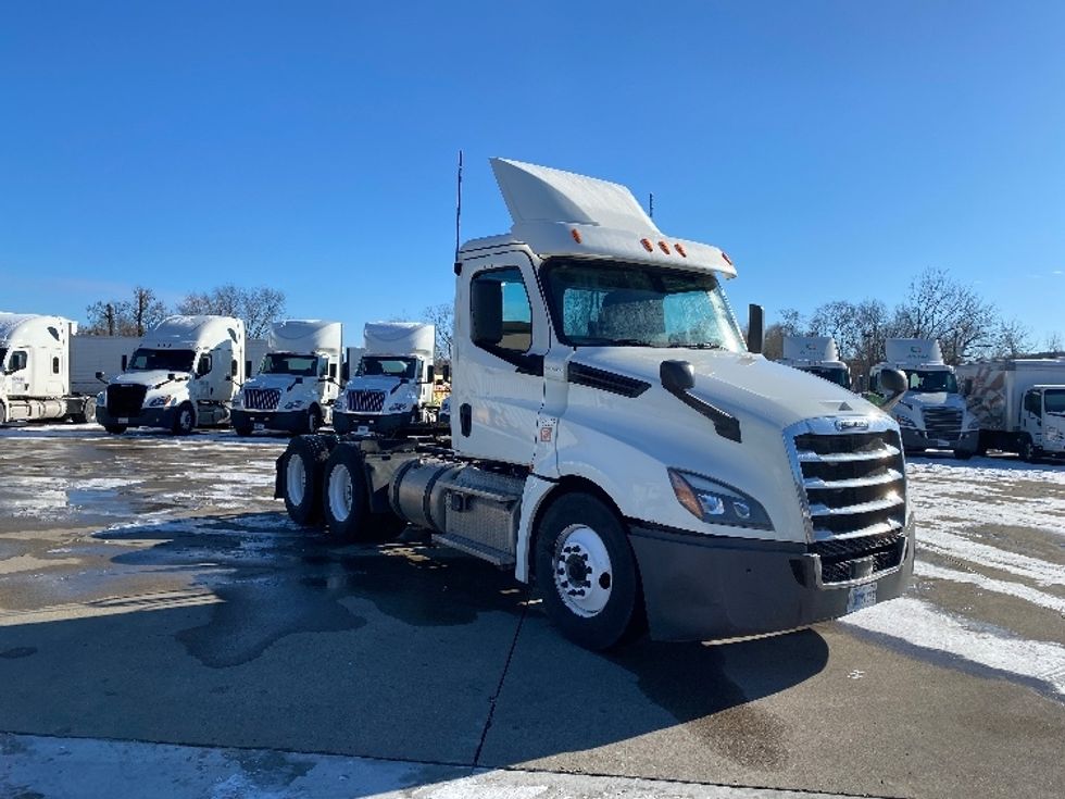 Day Cab Tractor-Heavy Duty Tractors-Freightliner-2019-T12664ST-Parkersburg-WV-400,965\n\t\tmiles-$ 51,500 - Image 1
