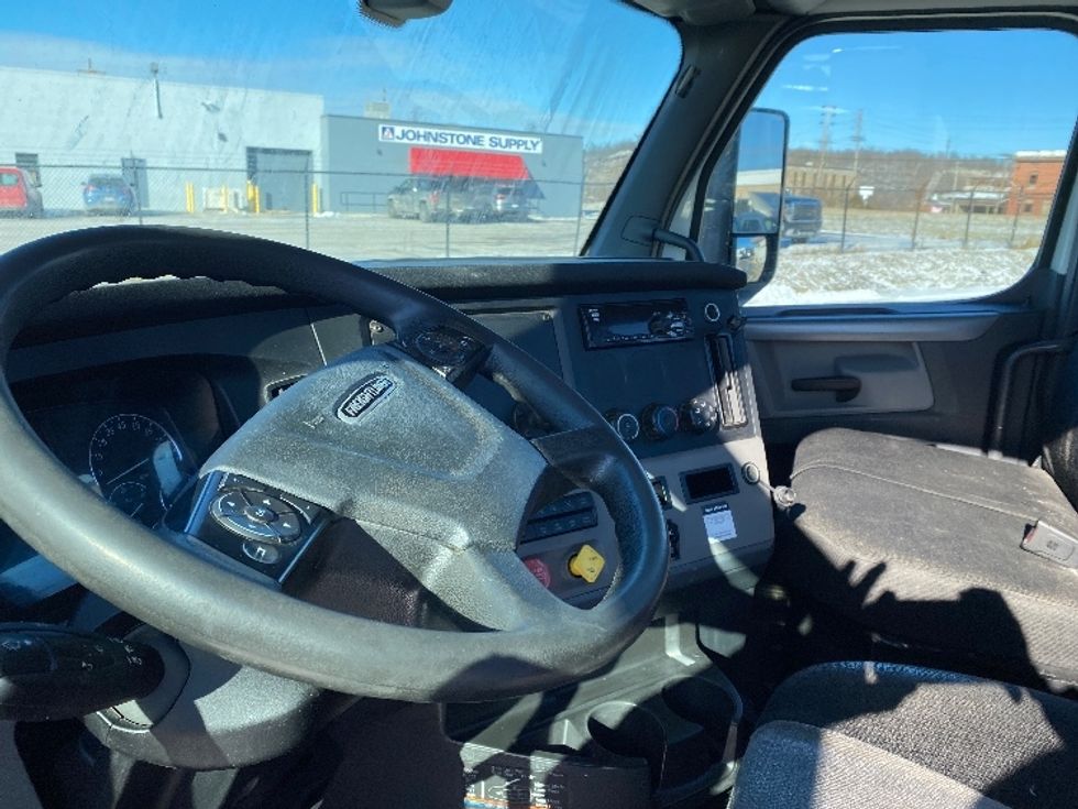 Day Cab Tractor-Heavy Duty Tractors-Freightliner-2019-T12664ST-Parkersburg-WV-400,965\n\t\tmiles-$ 51,500 - Image 10