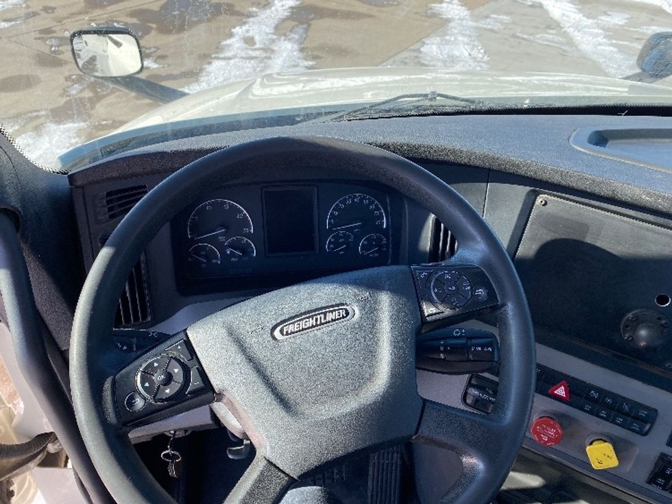 Day Cab Tractor-Heavy Duty Tractors-Freightliner-2019-T12664ST-Parkersburg-WV-400,965\n\t\tmiles-$ 51,500 - Image 11