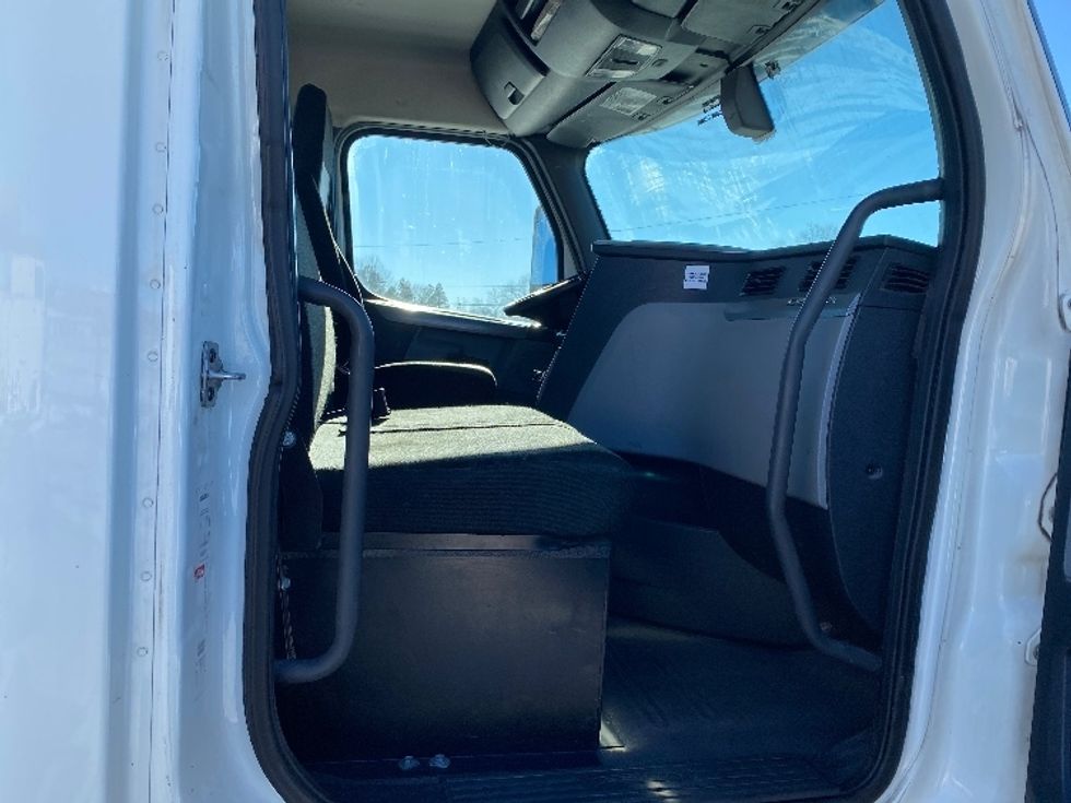 Day Cab Tractor-Heavy Duty Tractors-Freightliner-2019-T12664ST-Parkersburg-WV-400,965\n\t\tmiles-$ 51,500 - Image 12