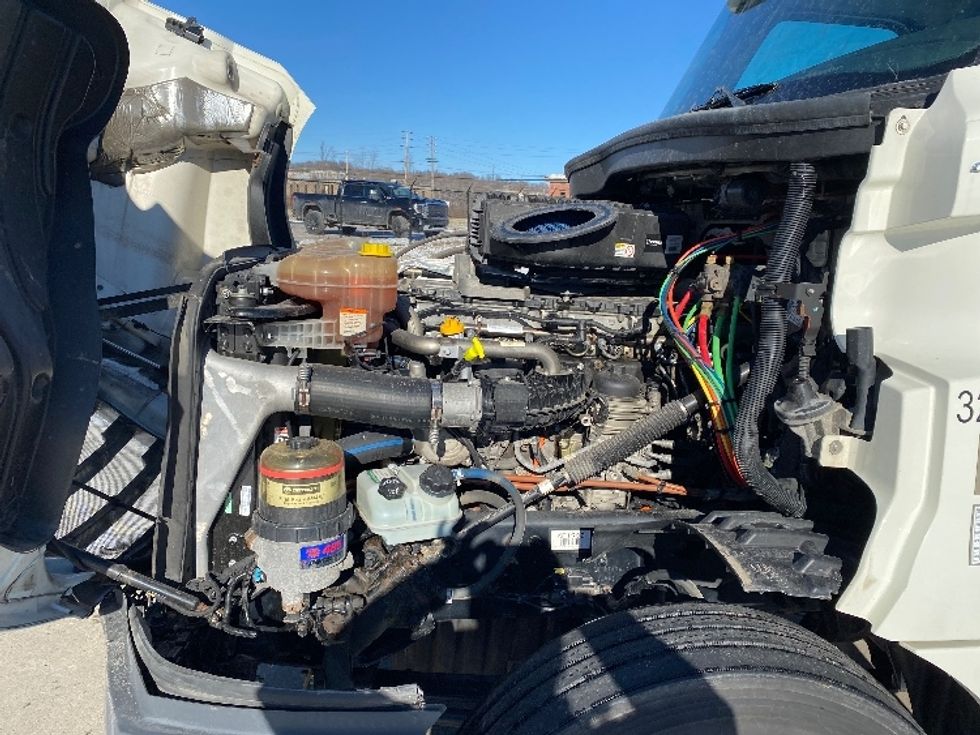 Day Cab Tractor-Heavy Duty Tractors-Freightliner-2019-T12664ST-Parkersburg-WV-400,965\n\t\tmiles-$ 51,500 - Image 16