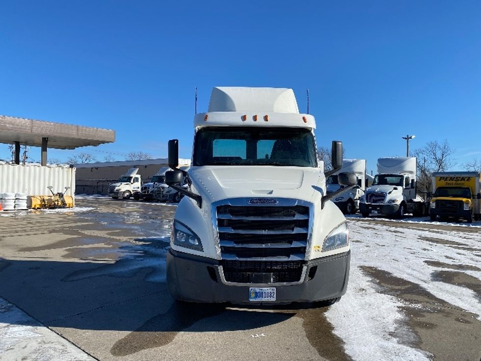 Day Cab Tractor-Heavy Duty Tractors-Freightliner-2019-T12664ST-Parkersburg-WV-400,965\n\t\tmiles-$ 51,500 - Image 2