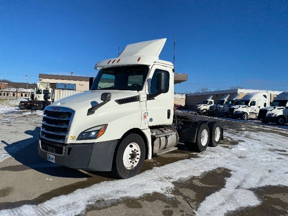 Day Cab Tractor-Heavy Duty Tractors-Freightliner-2019-T12664ST-Parkersburg-WV-400,965\n\t\tmiles-$ 51,500 - Image 3
